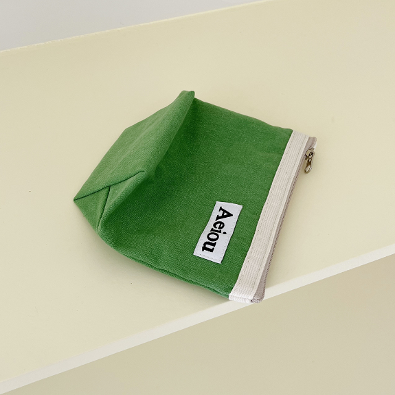 AEIOU·アエイオウ | Aeiou Basic Pouch (M Size) Spinach Green – mmesh