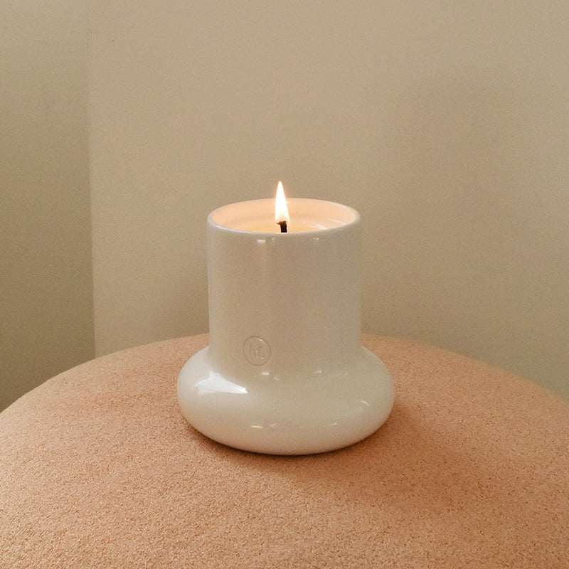 Round ceramic candle