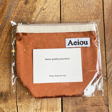 Aeiou Basic Pouch (M Size) Velvet Copper Brown