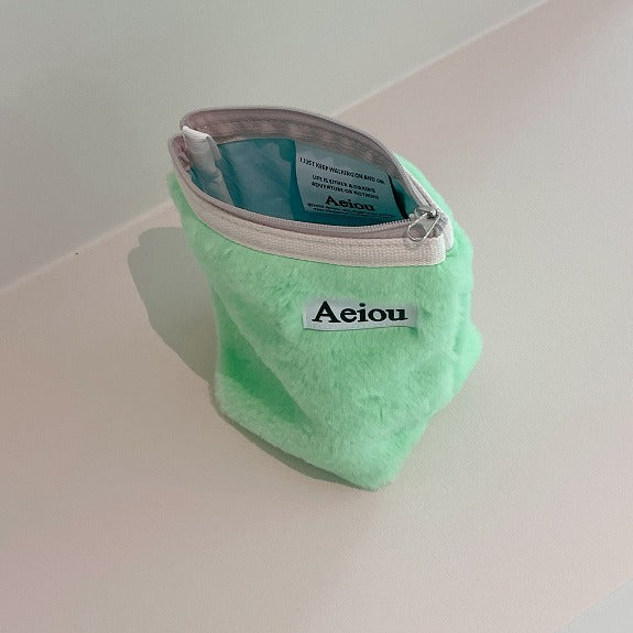 Aeiou Basic Pouch (M Size) Fur Mint Green
