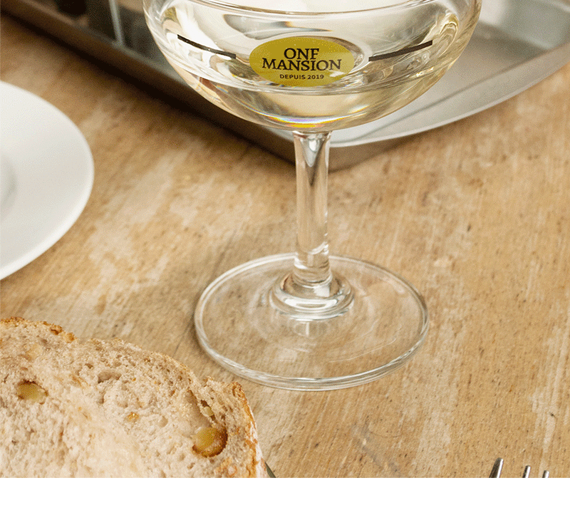 [ROOM 618] Better Wine Glass (logo version)