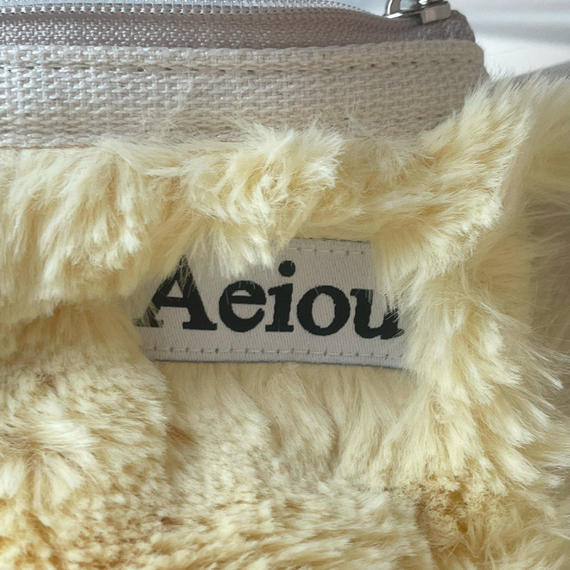 Aeiou Basic Pouch (M Size) Fur Castella