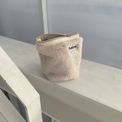 Aeiou Basic Pouch ( M size ) Coconut Milk Fur