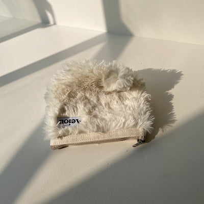 Aeiou Basic Pouch (M Size) White Milk Cream Fur