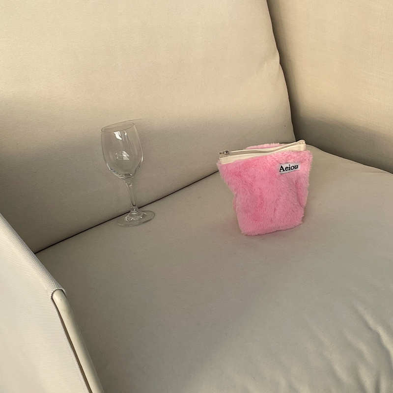 Aeiou Basic Pouch (M size) Chemical Pink Fur