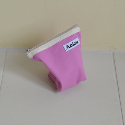 Aeiou Basic Pouch (M Size) Cosmos Pink