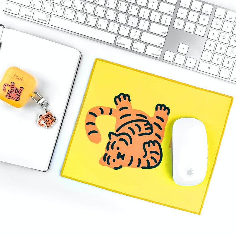 look tiger mouse pad