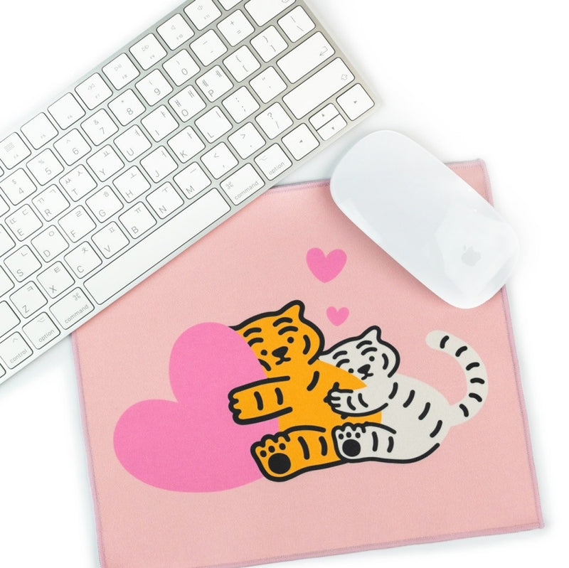 hug tiger mouse pad