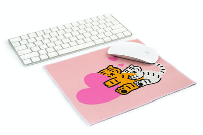 Hug tiger　マウスパッド