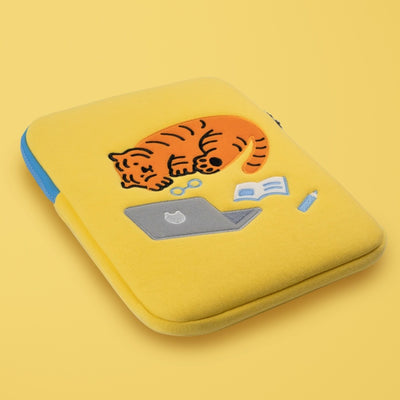 Sleepy tiger computer case