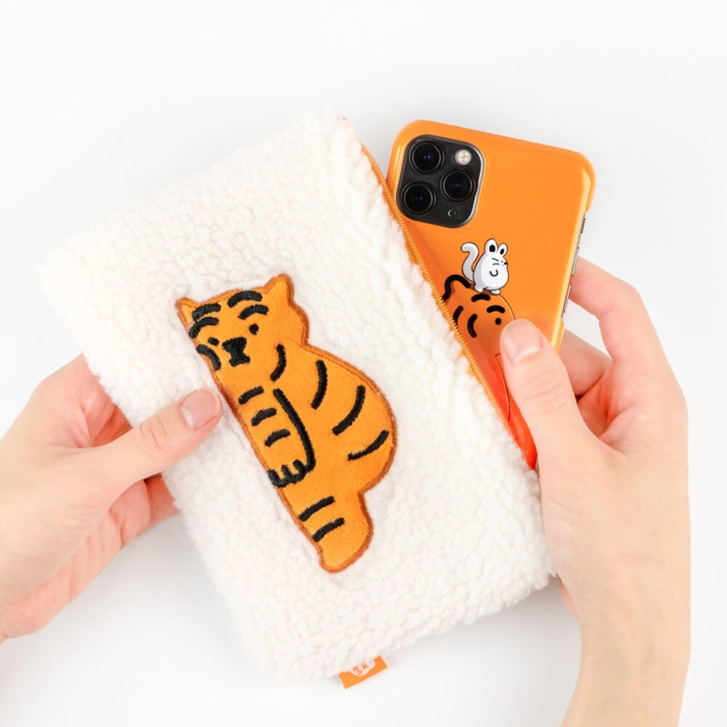 [12PM] Tiger Fluffy Pouch