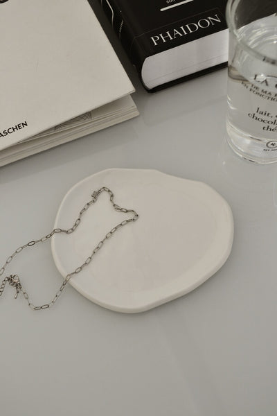 [ROOM 618] Pebble Plate - glossy White