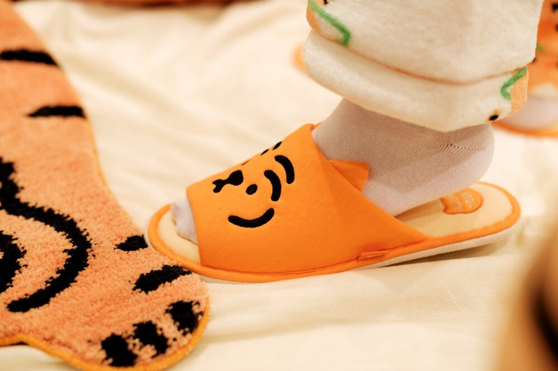 [12PM] Fat Tiger Home Slippers